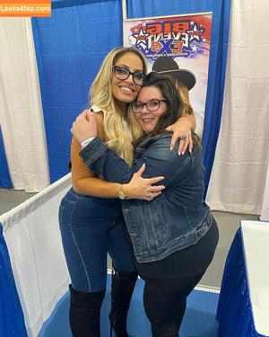 Trish Stratus photo #0976