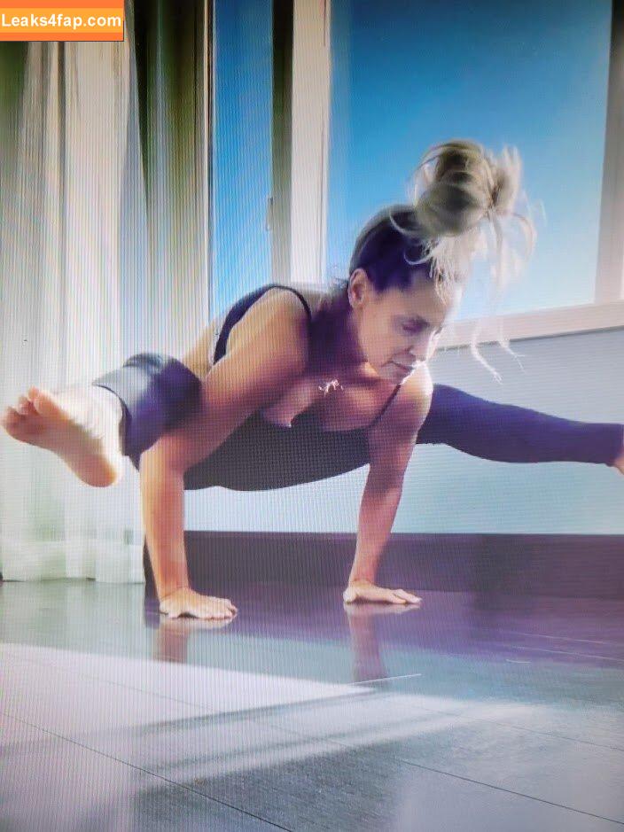 Trish Stratus / trishstratuscom leaked photo photo #1098