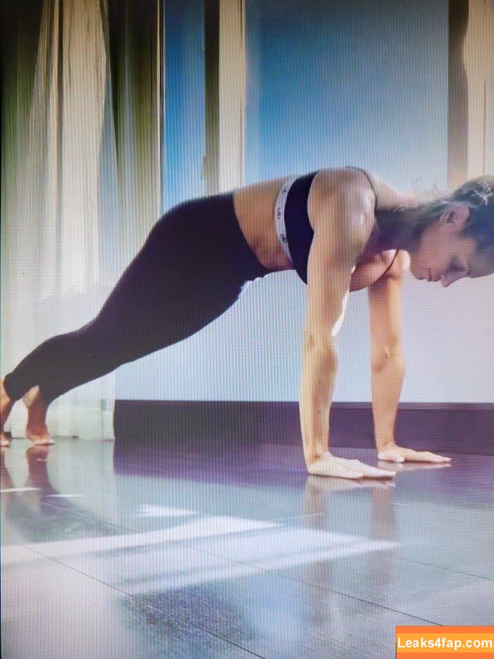 Trish Stratus / trishstratuscom leaked photo photo #1365