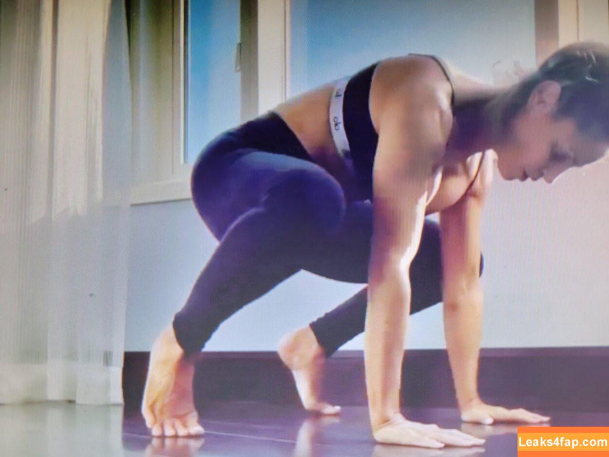 Trish Stratus / trishstratuscom leaked photo photo #1368