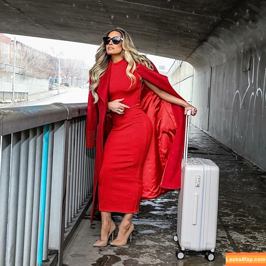 Trish Stratus / trishstratuscom leaked photo photo #1384