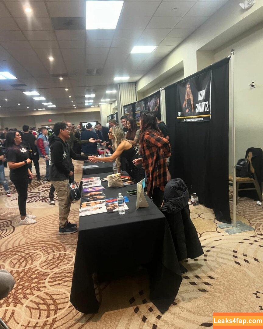 Trish Stratus / trishstratuscom leaked photo photo #1395