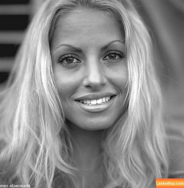 Trish Stratus / trishstratuscom слитое фото фото #1568