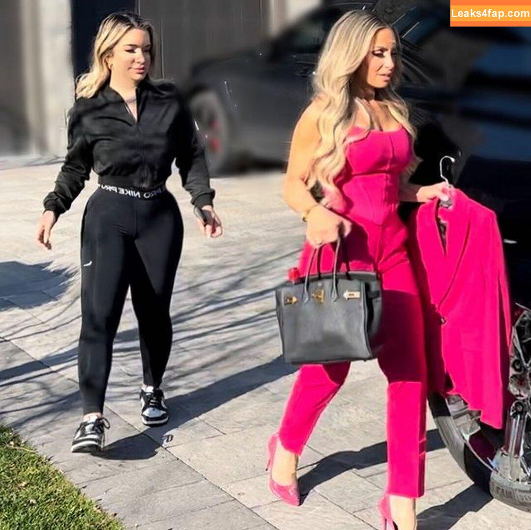 Trish Stratus / trishstratuscom leaked photo photo #1611