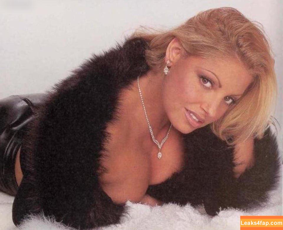 Trish Stratus / trishstratuscom leaked photo photo #1766