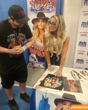 Trish Stratus photo #1018