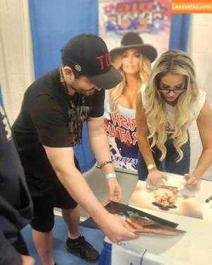 Trish Stratus photo #1024