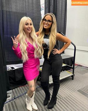 Trish Stratus photo #1050