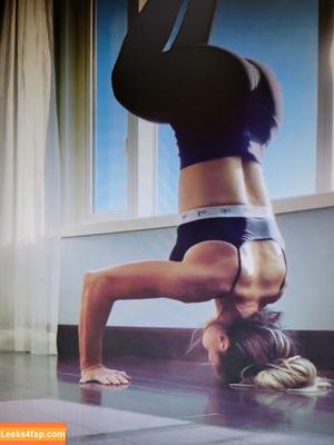 Trish Stratus photo #1110