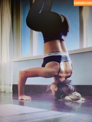 Trish Stratus photo #1111