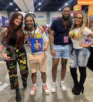 Trish Stratus photo #1319