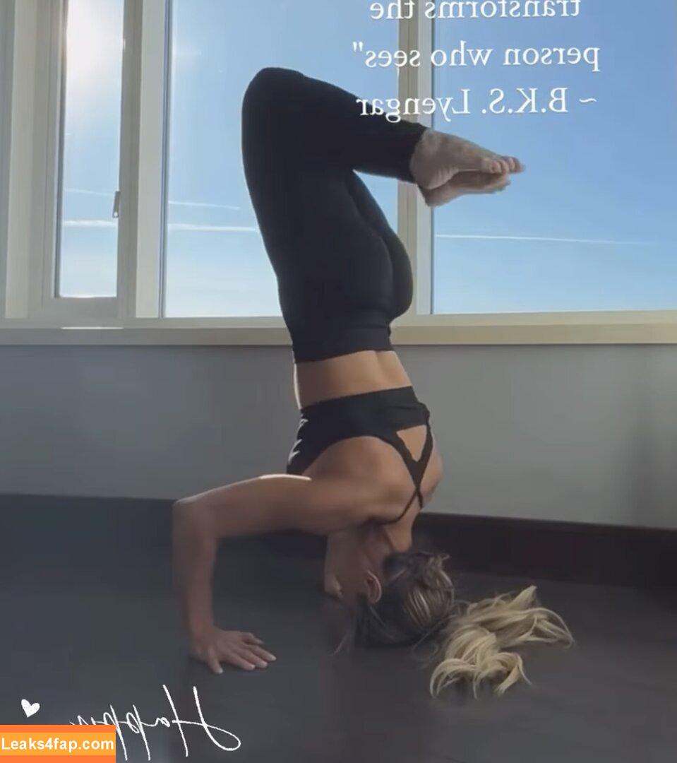 Trish Stratus / trishstratuscom leaked photo photo #2164