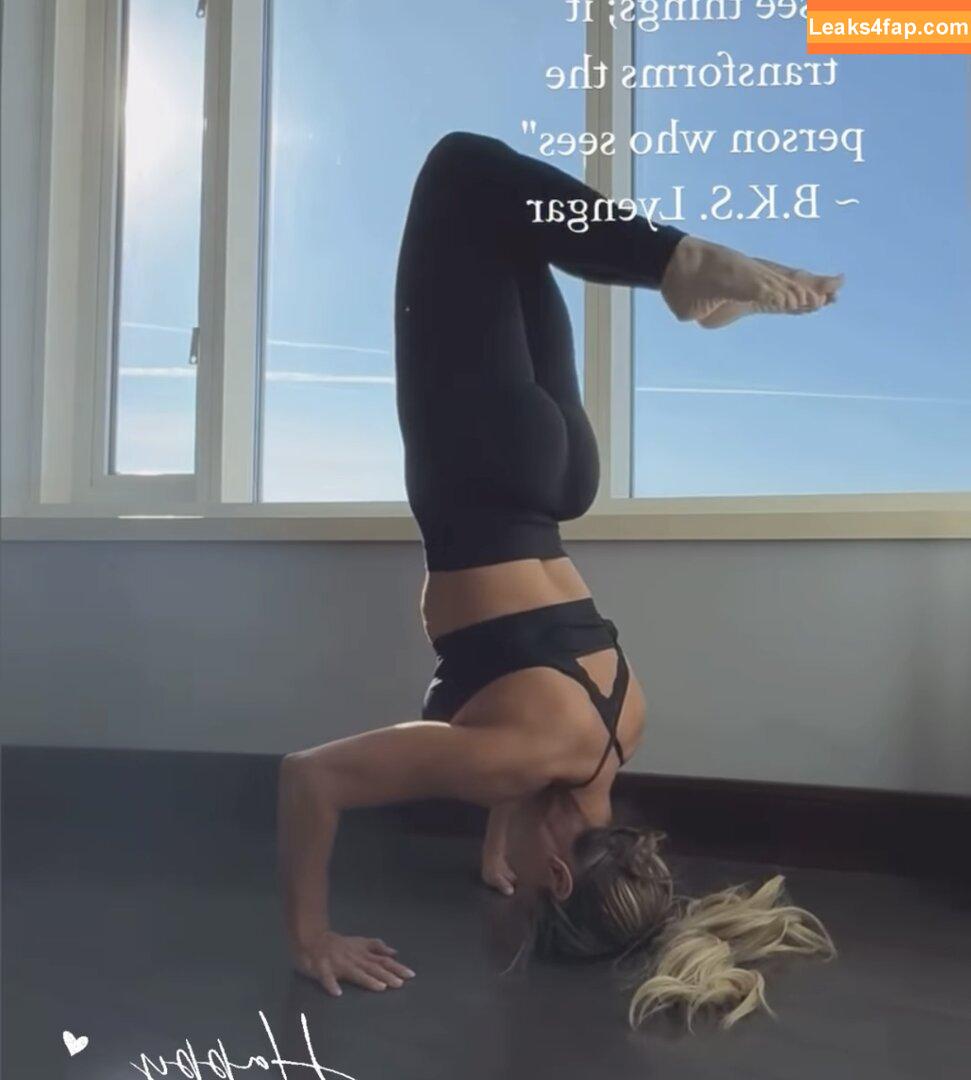 Trish Stratus / trishstratuscom leaked photo photo #2166