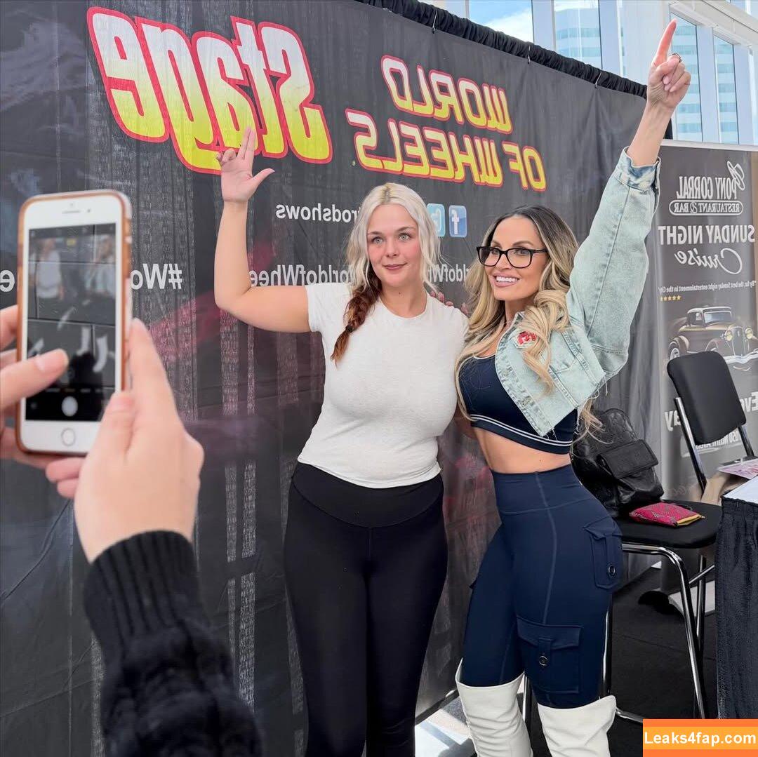 Trish Stratus / trishstratuscom leaked photo photo #2206