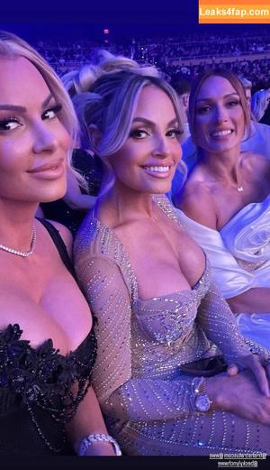 Trish Stratus photo #2233