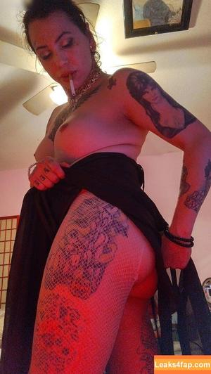 Trixxy Tease photo #0005