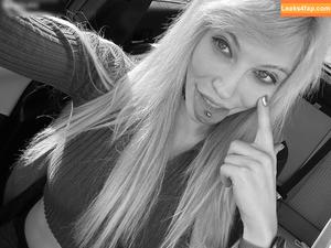 TsIzzyWilde photo #0001