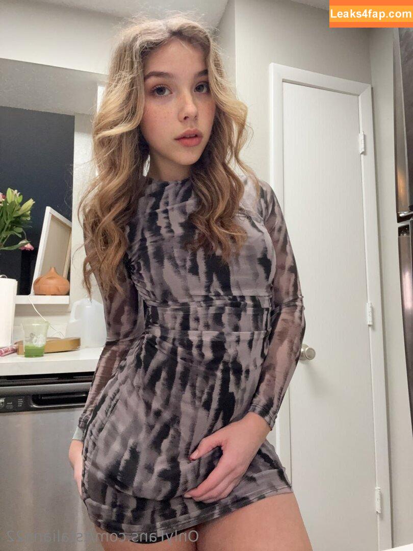 tstaliana22 / prettytita22 leaked photo photo #0084