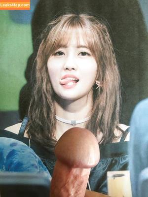 Twice Momo photo #0012