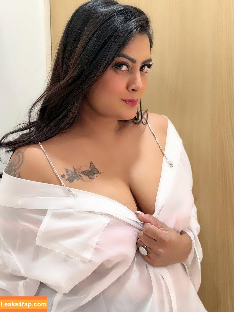 Twinkle Kapoor / twinklekapoordollllllll leaked photo photo #0001