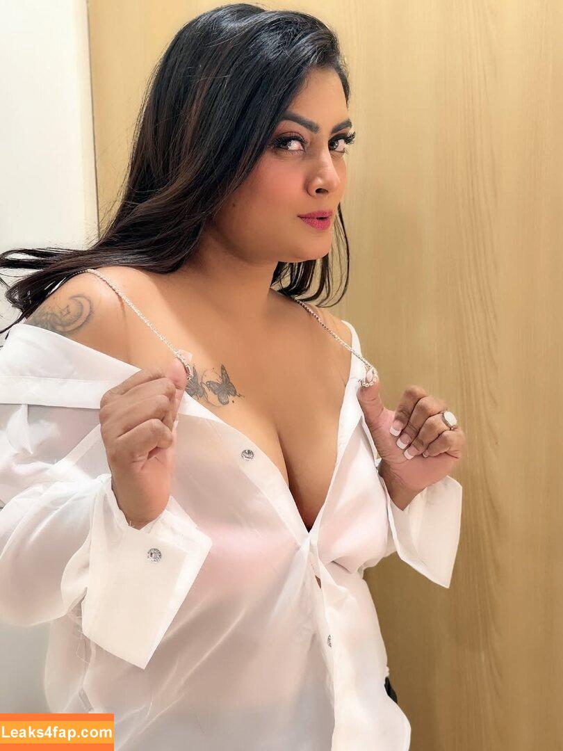 Twinkle Kapoor / twinklekapoordollllllll leaked photo photo #0004