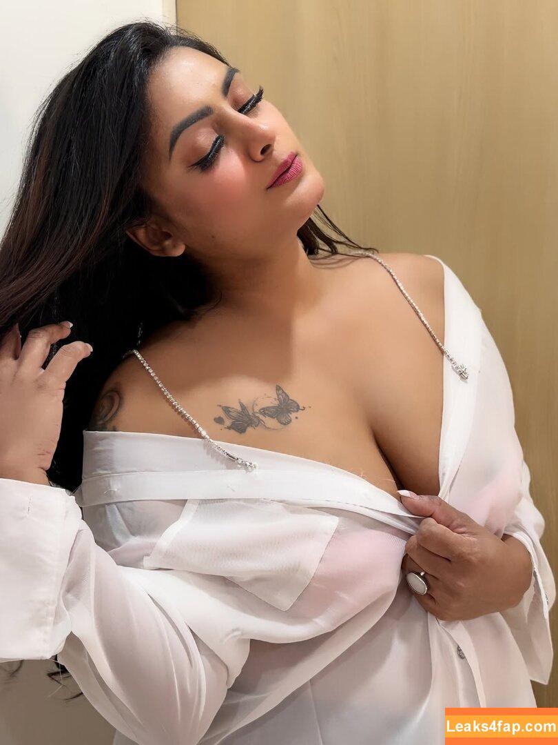 Twinkle Kapoor / twinklekapoordollllllll leaked photo photo #0005
