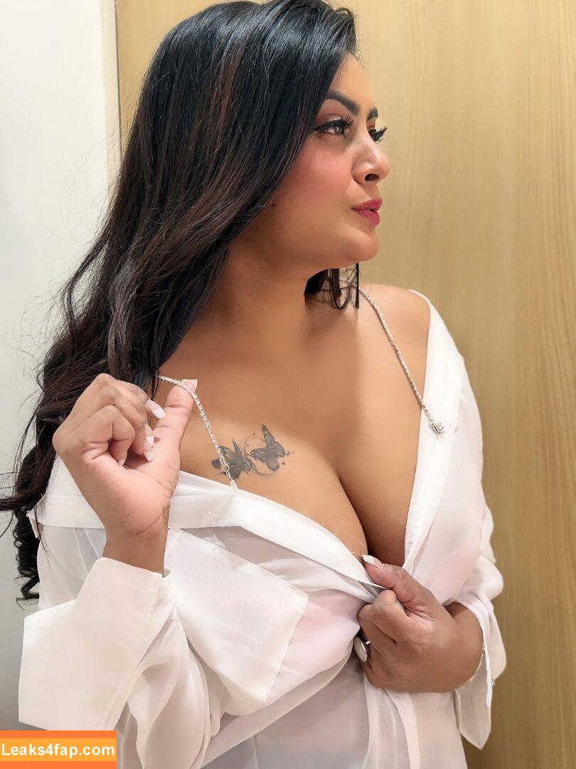 Twinkle Kapoor / twinklekapoordollllllll leaked photo photo #0008