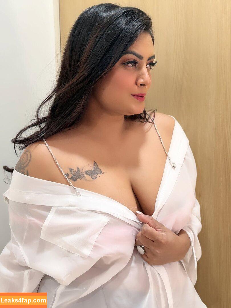 Twinkle Kapoor / twinklekapoordollllllll leaked photo photo #0009