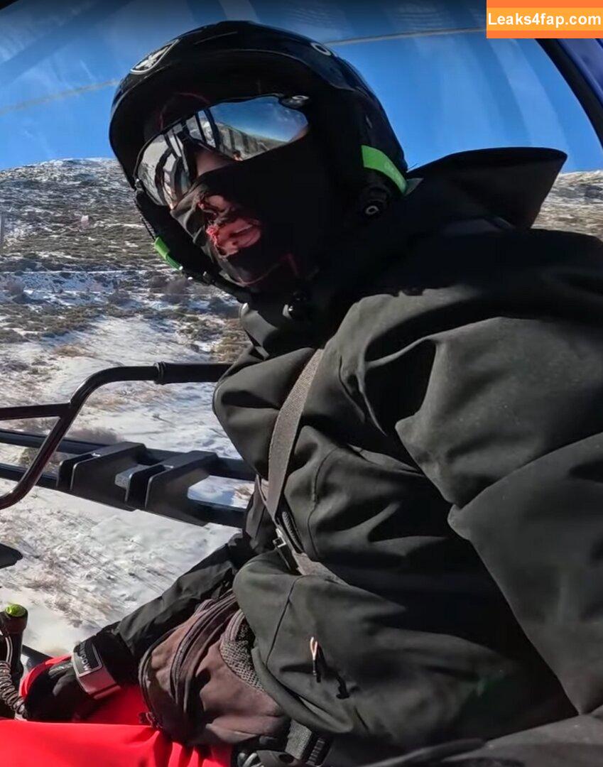 TwoWheelsAndAPonytail leaked photo photo #0072