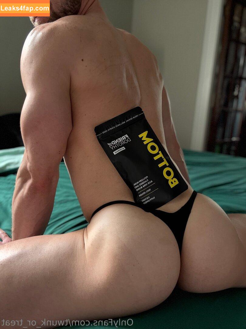 twunk_or_treat / nickdnev leaked photo photo #0012