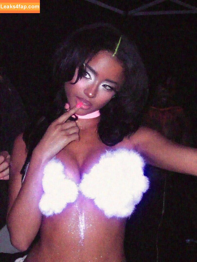 Tyla / Tyllaaaaaaa / https: leaked photo photo #0780