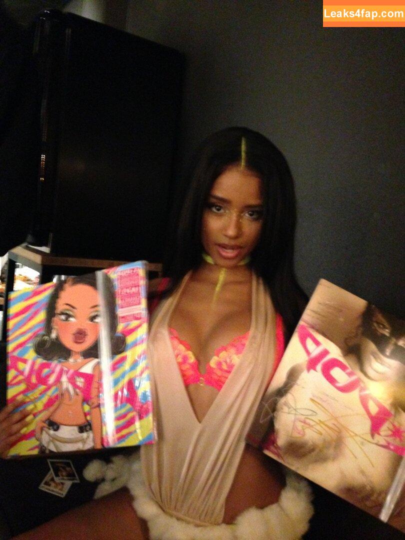 Tyla / Tyllaaaaaaa / https: leaked photo photo #0781