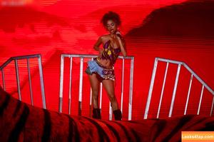 Tyla photo #0104