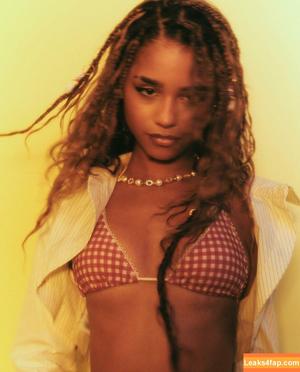 Tyla photo #0128