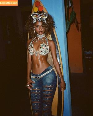 Tyla photo #0130