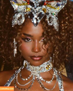 Tyla photo #0131