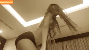Tyla photo #0141