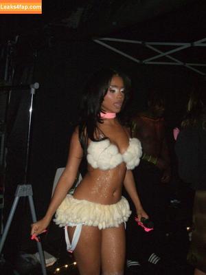 Tyla photo #0788