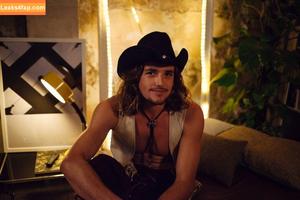 Tyler Nixon photo #0020