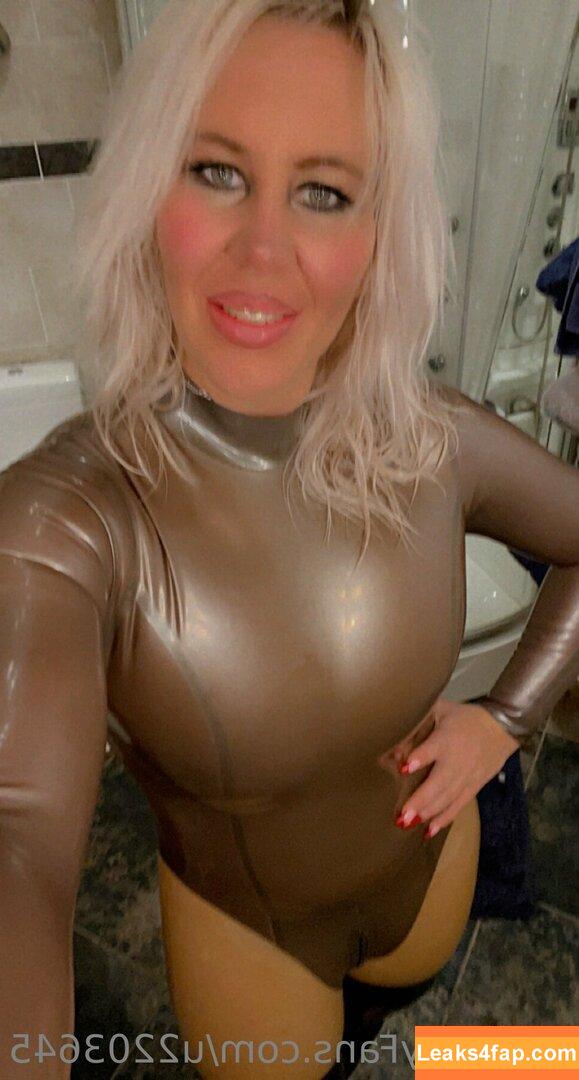 u2203645 / latexdolly.02 leaked photo photo #0003