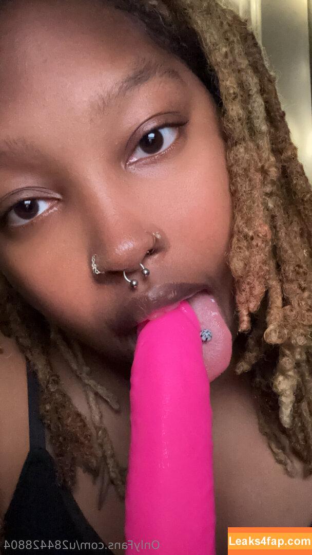 u284428804 / snuggle_asmr leaked photo photo #0050