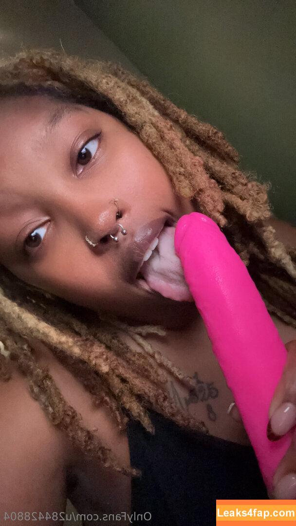 u284428804 / snuggle_asmr leaked photo photo #0051