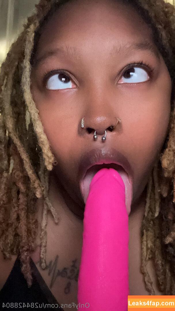 u284428804 / snuggle_asmr leaked photo photo #0052