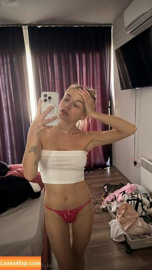 Ulyadieblondiene photo #0004