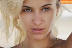 Uma Jolie photo #0017