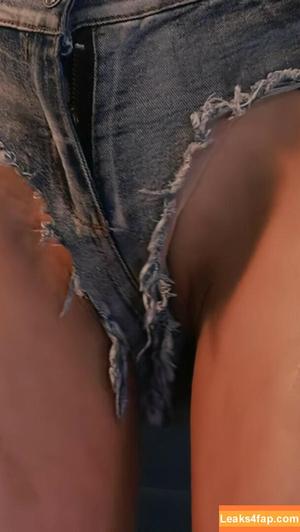 UMC MODEL photo #0198