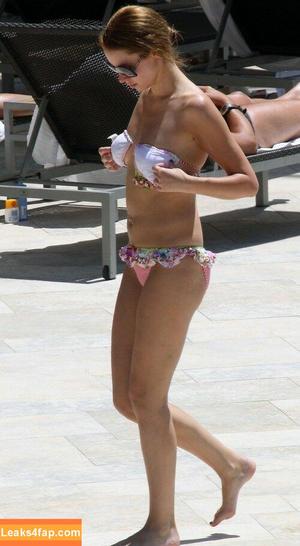 Una Healy photo #0151