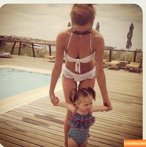 Una Healy photo #0187