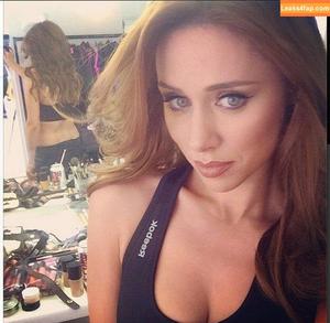 Una Healy photo #0222