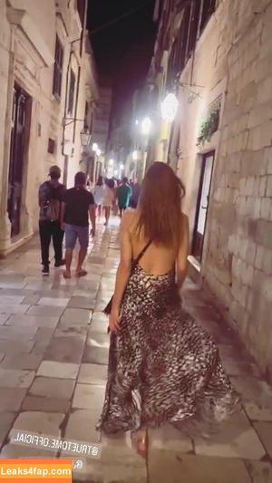 Una Healy photo #0469